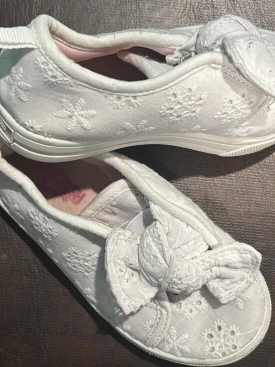 OshKosh B'gosh Other - OSHKOSH B'GOSH White Shoes